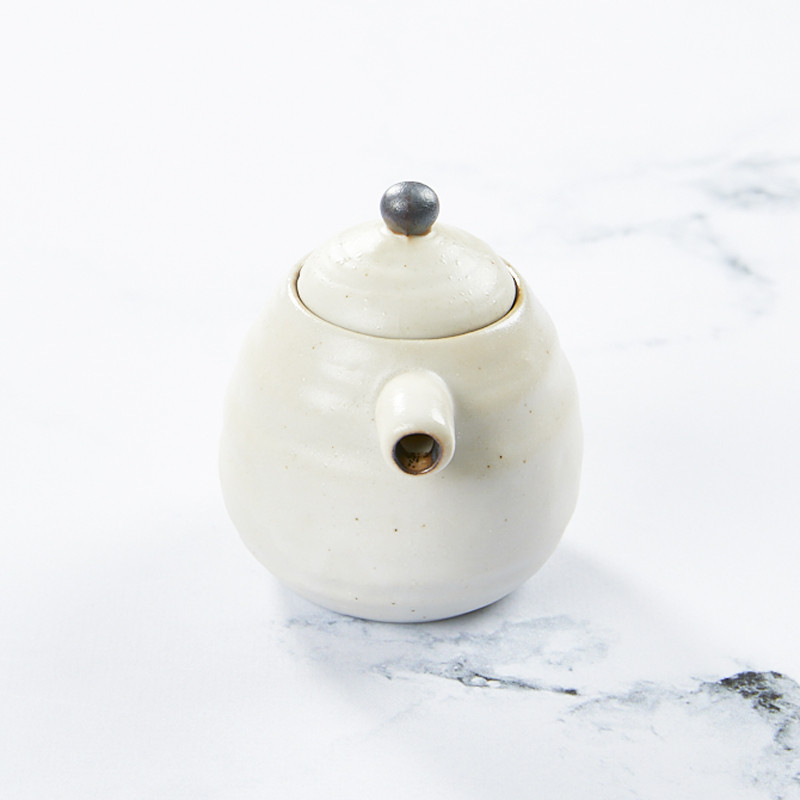 Soy sauce serving bottle design White Kohiki