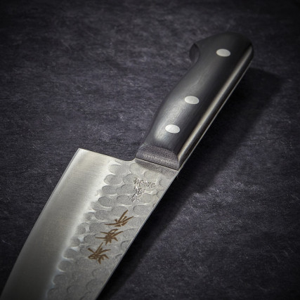 Cuchillo Santoku con hoja martillada de 165 mm 