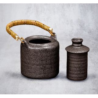 Sake heating pot with Ibushi handle