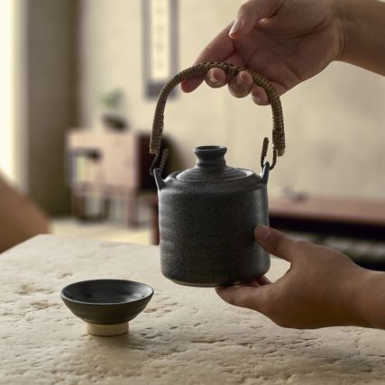 Sake heating pot with Ibushi handle