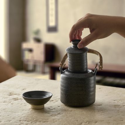 Sake heating pot with Ibushi handle