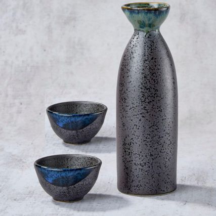 Sake bottle set with two cups