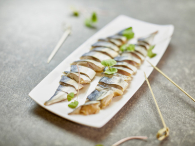 Filets de Maquereaux marinés au vinaigre de riz fumé au bois de cerisier Sakura